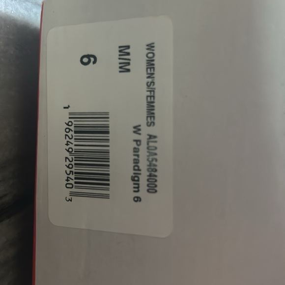 ALTRA Paradigm size 6 Women’s - Picture 2 of 5